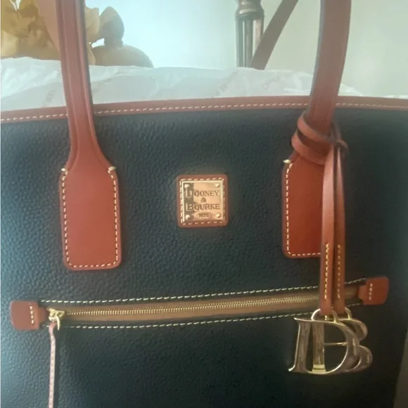 Dooney and Bourke Pebble leather shopper tote. Black. NWT - Picture 2 of 15